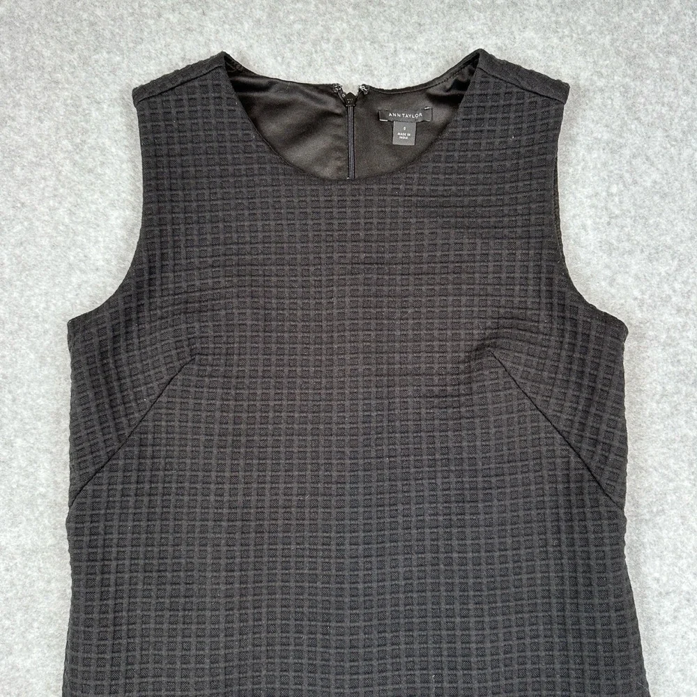 Ann Taylor Dress Womens 0 Black Textured Sheath Sleeveless Chic Career Workwear - Picture 2 of 9